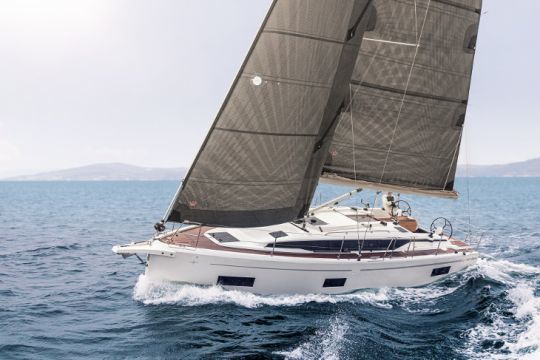 Le Bavaria C38 vise également la location de bateaux