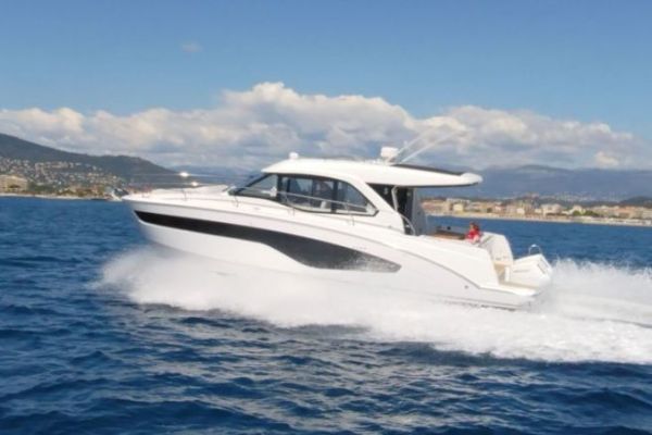 Beneteau sigue creciendo en el primer semestre a pesar de que el mercado se ha vuelto m�s cauteloso