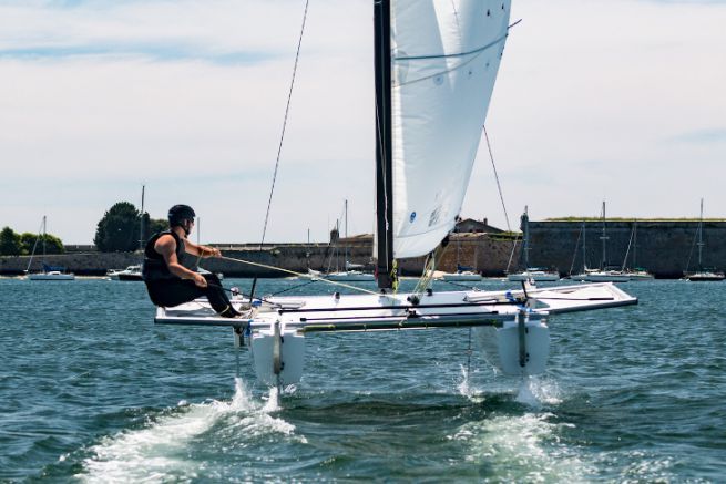 BeFoil 16, un catamarn volador para escuelas de vela