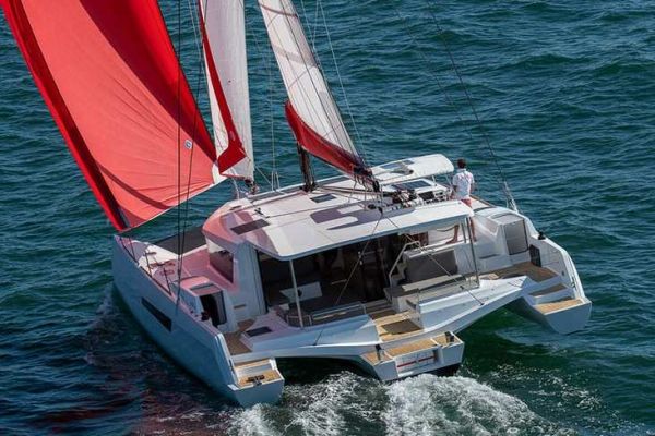 Neel Trimarans cambia de manos