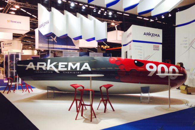 El Mini 6.50 de Arkema durante su presentacin en el JEC World 2016