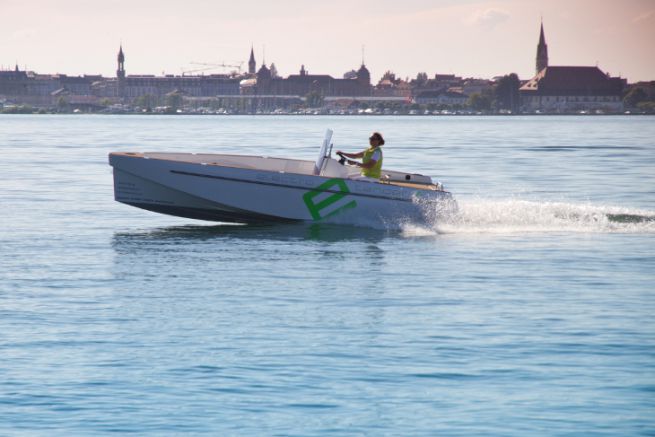Barco elctrico con motor Aquamot