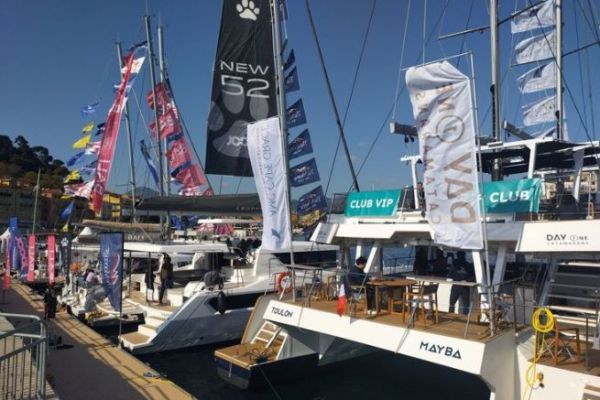 El pontón Nice Boating Tomorow