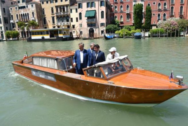 Barco taxi hbrido en Venecia