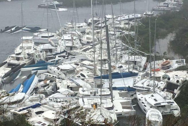 Cruceros destruidos en la Baha de Paraquita, Islas Vrgenes Britnicas despus del paso del Cicln Irma