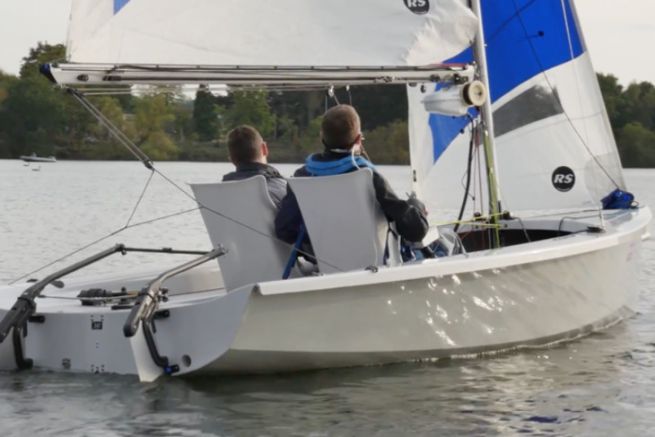 La navegacin de RS Venture con el kit de conversin de Scanstrut para el barco de mano