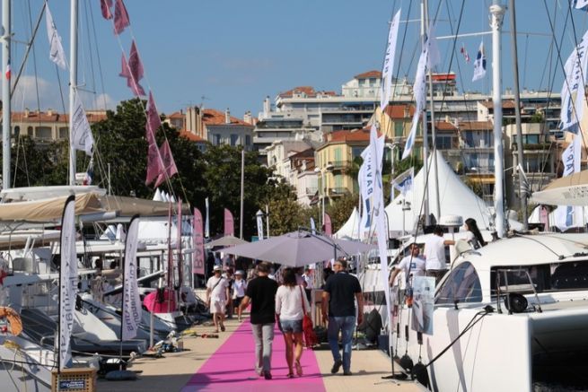 Los visitantes del Festival de Yates de Cannes