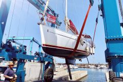 Botadura de un velero de segunda mano vendido por Cap Ocean