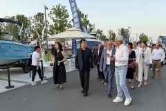 Alain Pochon y la delegaci�n china en la inauguraci�n de la feria de Qinhuangdao