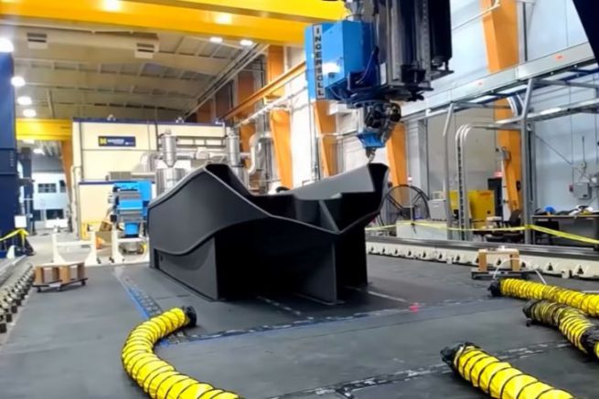 Impresin en 3D del barco 3Dirigo en la impresora 3D a gran escala de la Universidad de Maine