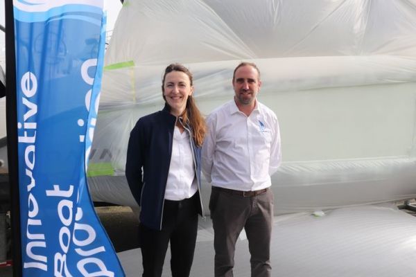 S�bastien DAVID, fundador de Kerboat Services y Marie-Eug�nie NICOLAS, desarrolladora de negocio de Spray Protec.