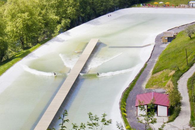 La ola de Surfsnowdonia en Gales