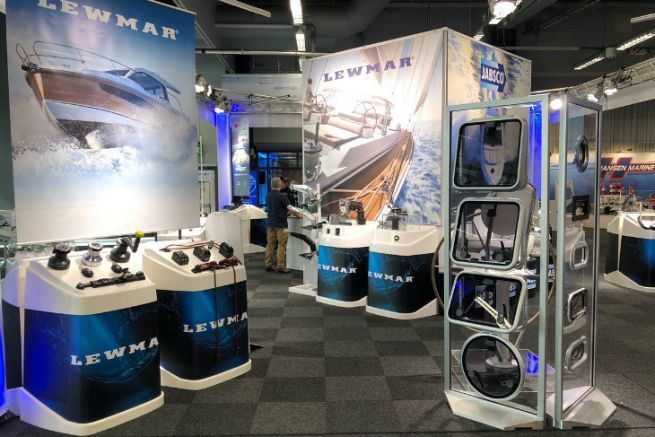 Stand de Comstedt, distribuidor de Lewmar y otros