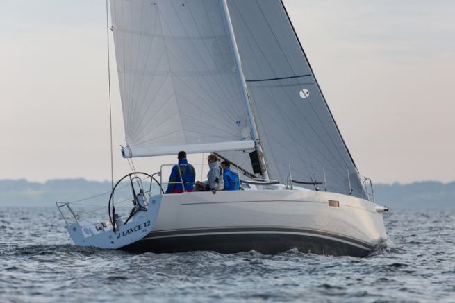 Velero J 112E de J Composites